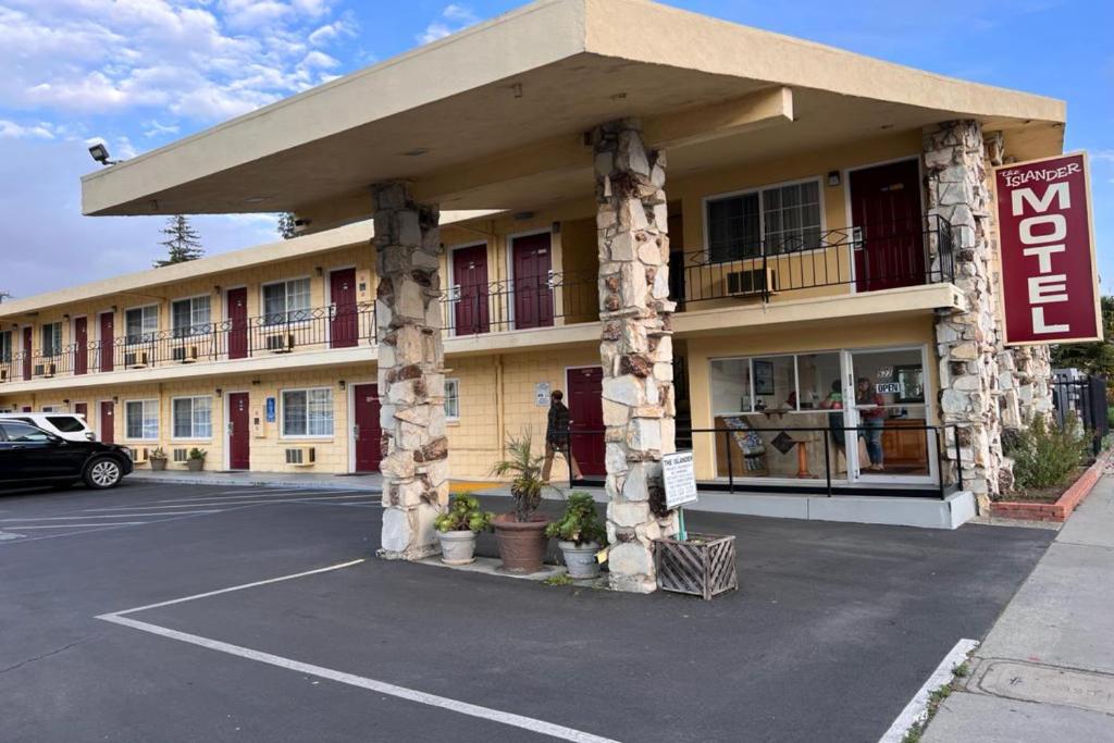 a hotel with a parking lot in front of it at Islander Motel Santa Cruz CA in Santa Cruz