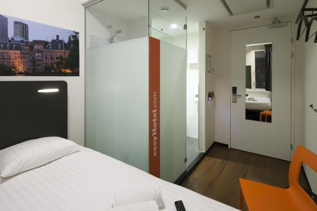 easyHotel The Hague City Centre - Resim 30