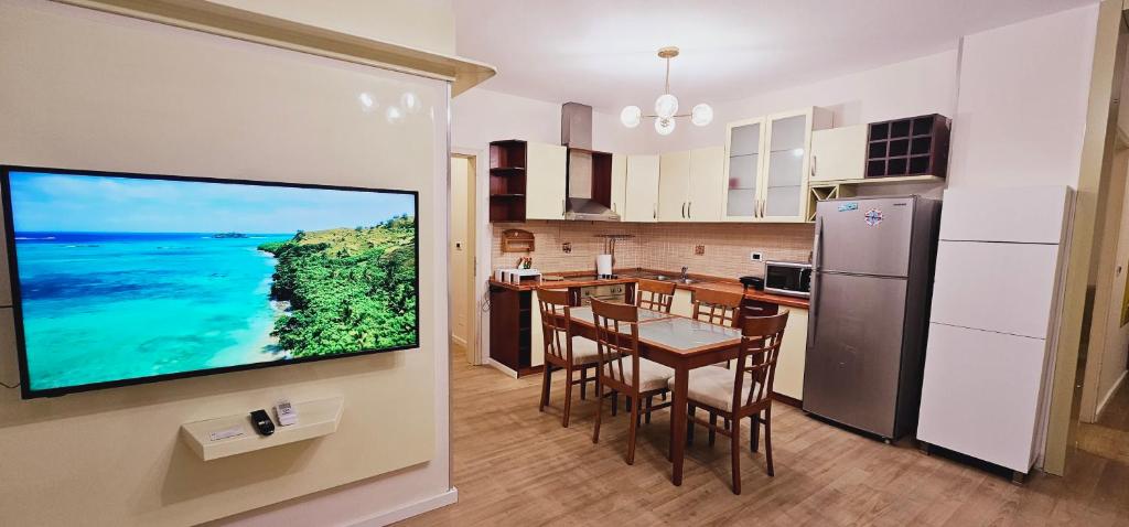 Discover Tirana from our 3-room apartment with free parking-Komuna e Parisit - Image 4