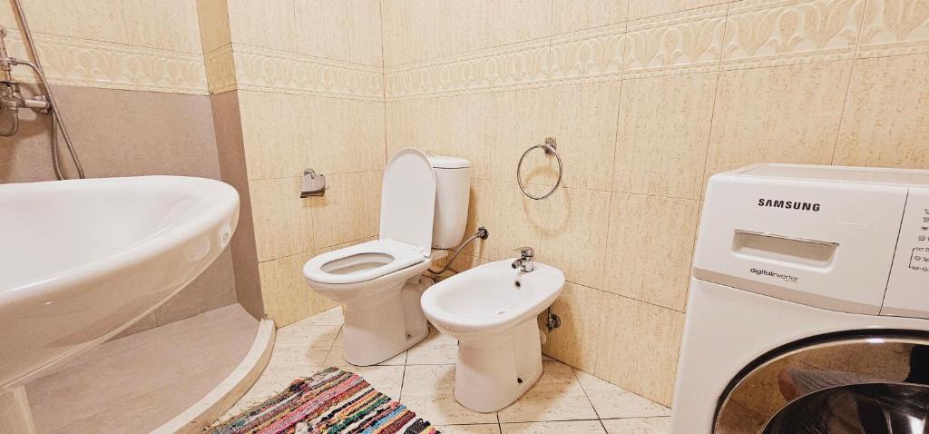Discover Tirana from our 3-room apartment with free parking-Komuna e Parisit - Image 3