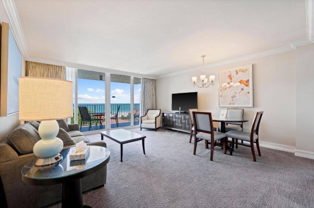 TV&#47;Unterhaltungsangebot in der Unterkunft Marco Beach Ocean Suites