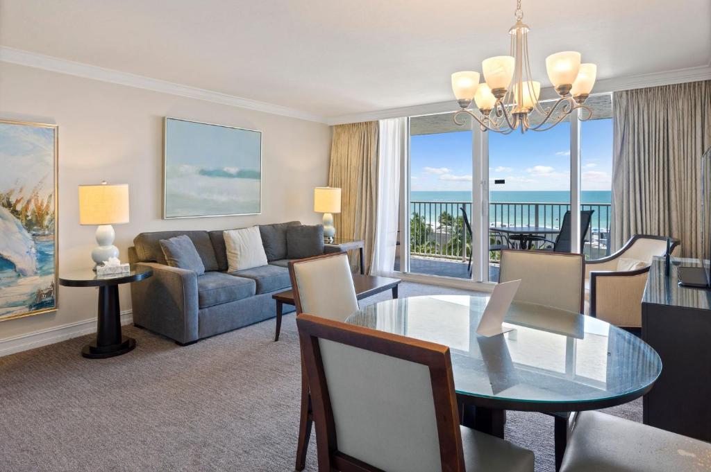 Ein allgemeiner Meerblick oder ein Meerblick von des Aparthotels aus