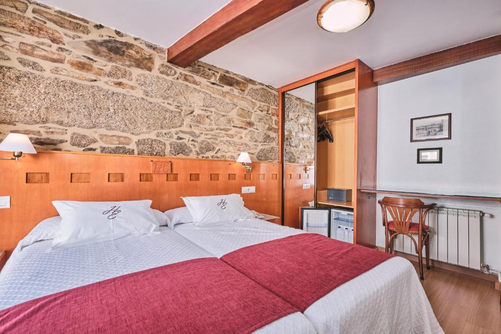 Postel nebo postele na pokoji v ubytování Hotel Entrecercas