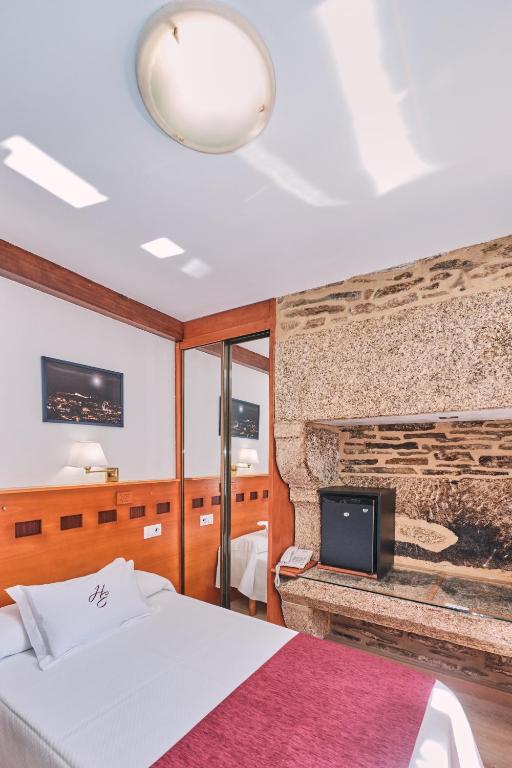 Postel nebo postele na pokoji v ubytování Hotel Entrecercas