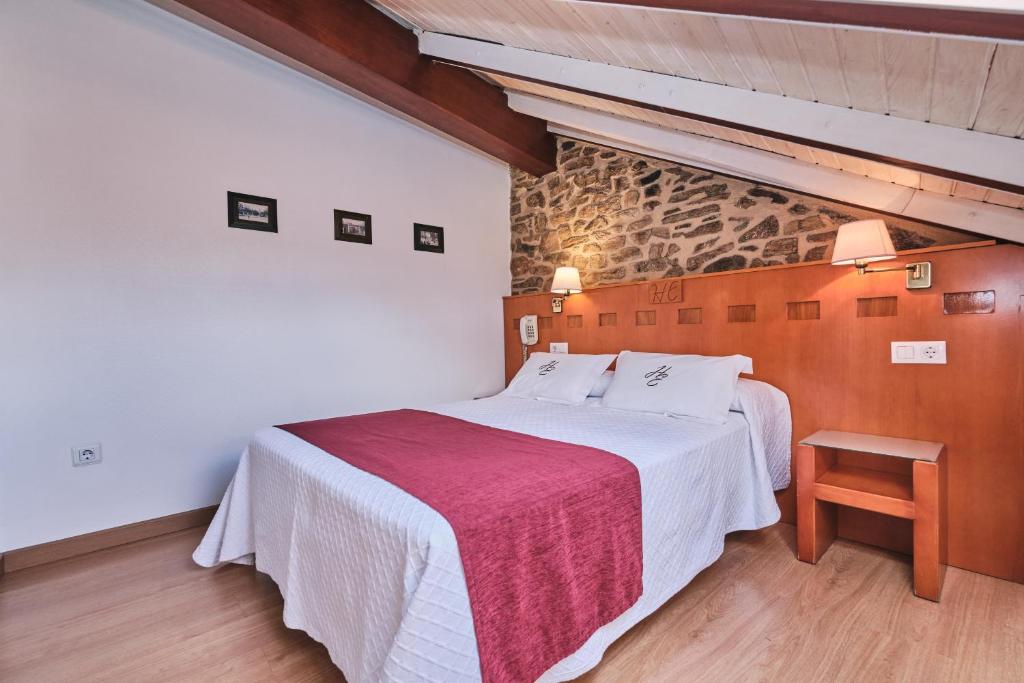 Postel nebo postele na pokoji v ubytování Hotel Entrecercas