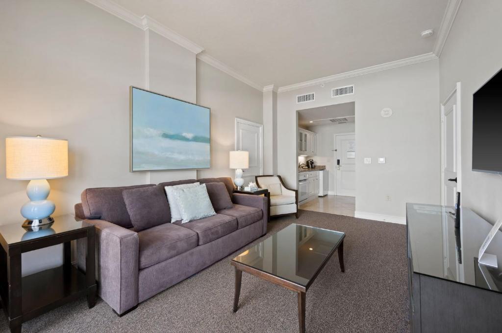 TV&#47;Unterhaltungsangebot in der Unterkunft Marco Beach Ocean Suites