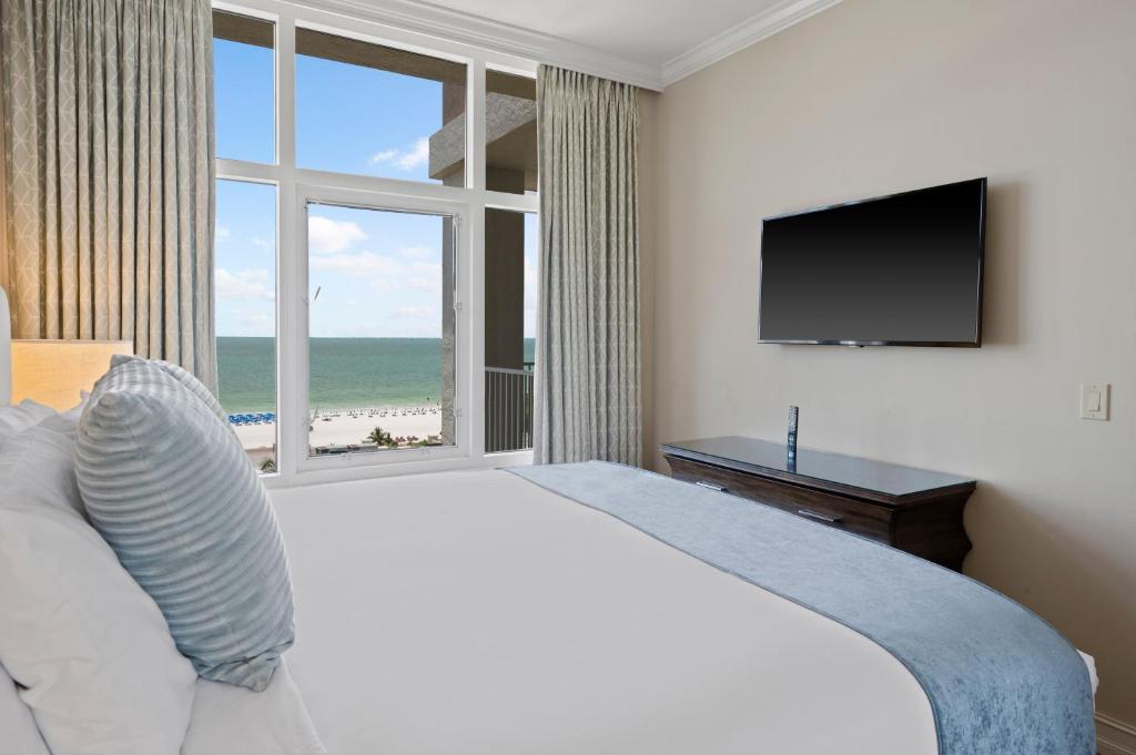 TV&#47;Unterhaltungsangebot in der Unterkunft Marco Beach Ocean Suites