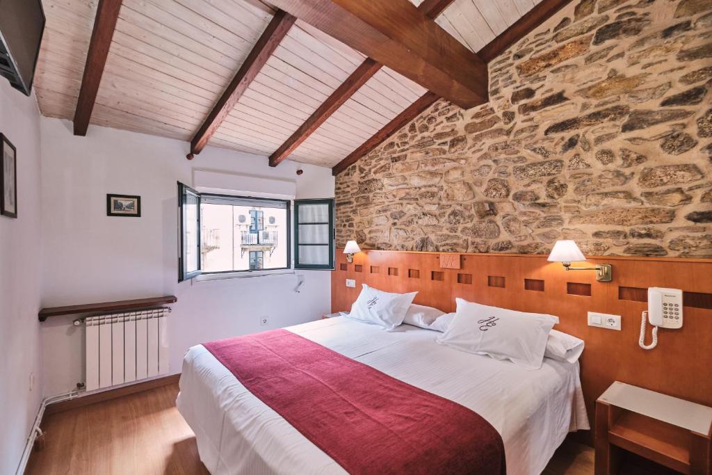 Postel nebo postele na pokoji v ubytování Hotel Entrecercas