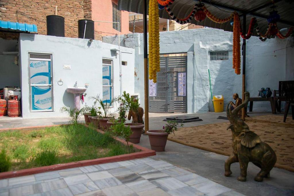 a statue of a cat standing in a courtyard at Little prince guest house & homestay in Bikaner