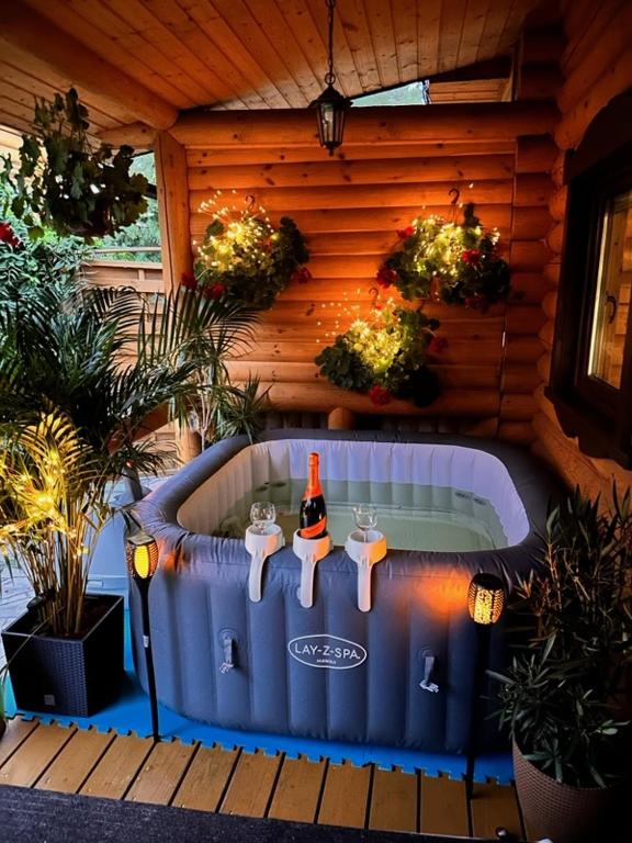 Bazén v ubytovaní Domy z Bala - Bungalow 50 metrów od Plaży spa domki ogrzewane alebo v jeho blízkosti