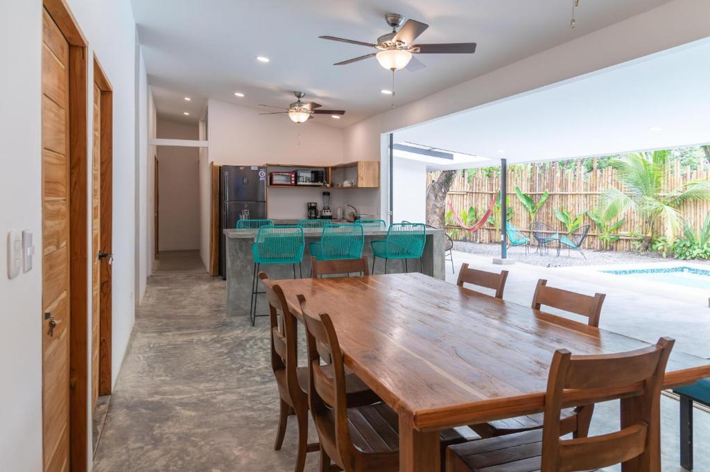 Casa Bamboo Manzanillo Santa Teresa 7 bdrm Manuel Santos