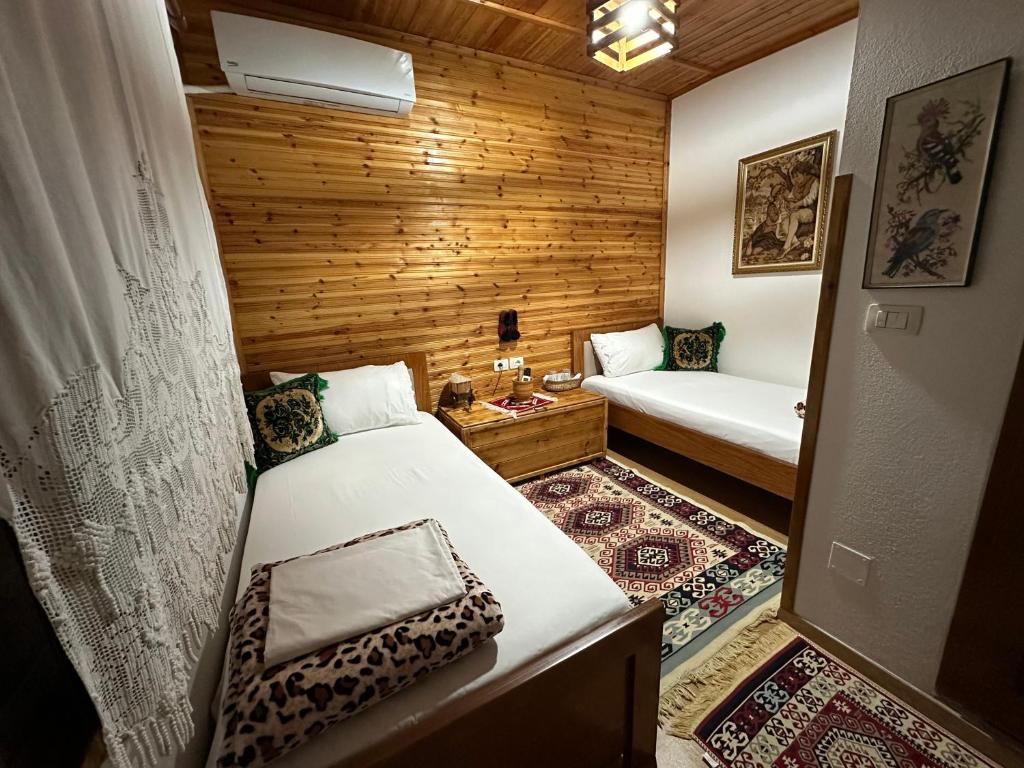Postel nebo postele na pokoji v ubytování Ahmetaj Guest House