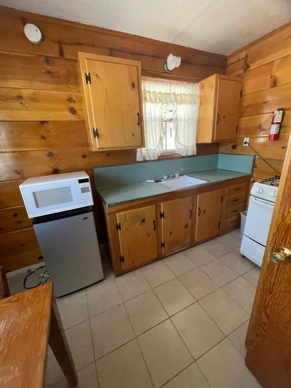 Mountain View Cabins - Standard Double Room