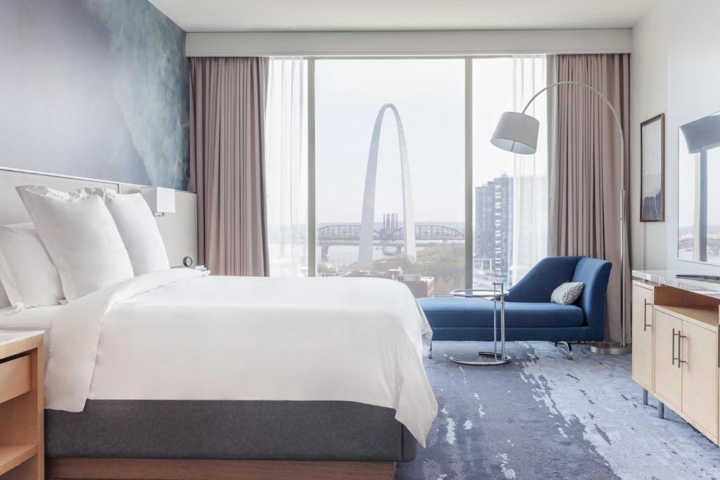 Four Seasons St. Louis photo