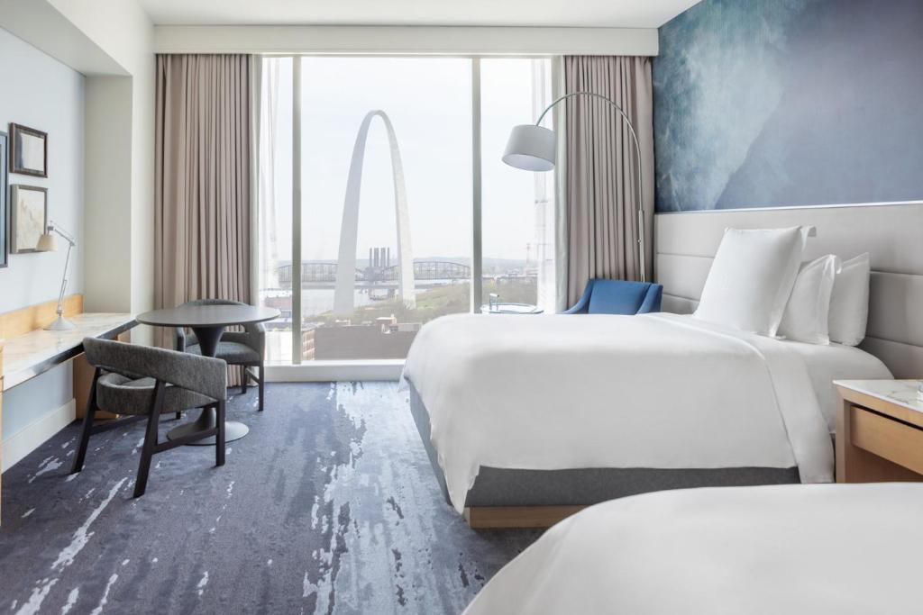 Four Seasons St. Louis photo
