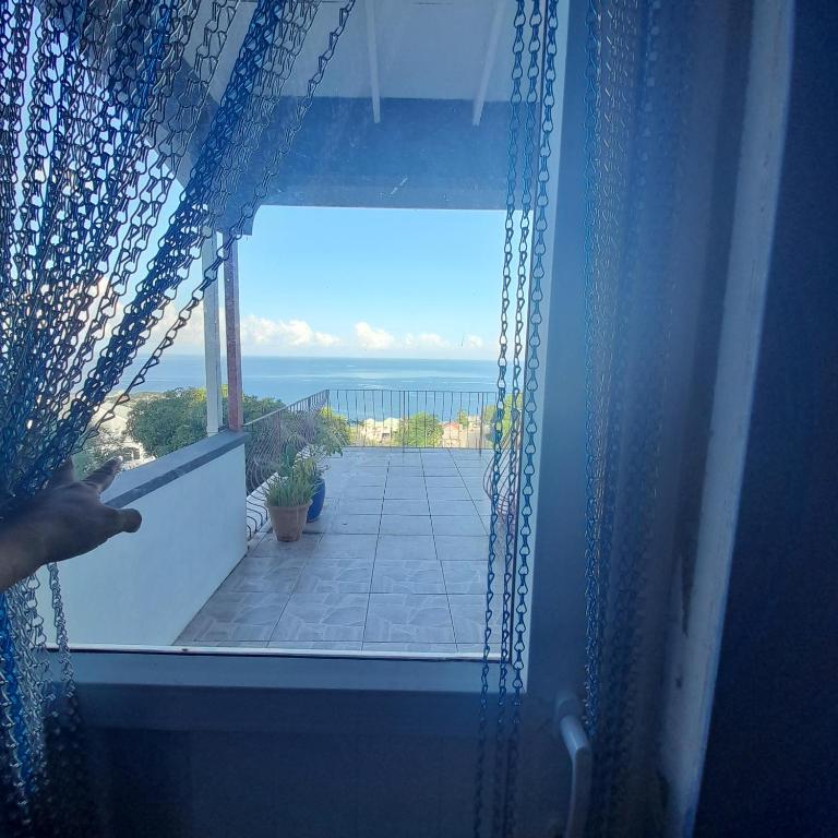 Balkón nebo terasa v ubytování Canefield sea view apartment