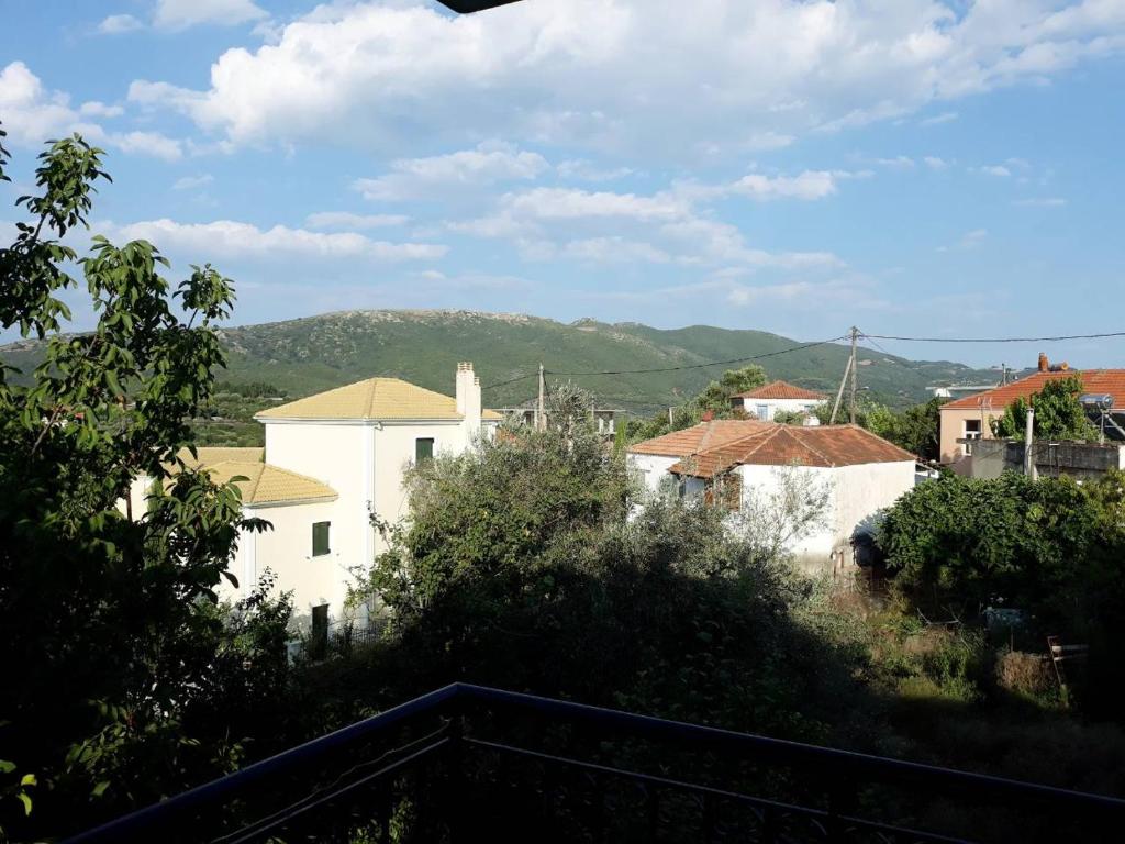 Nespecifikovaný výhled na hory nebo výhled na hory při pohledu z aparthotelu