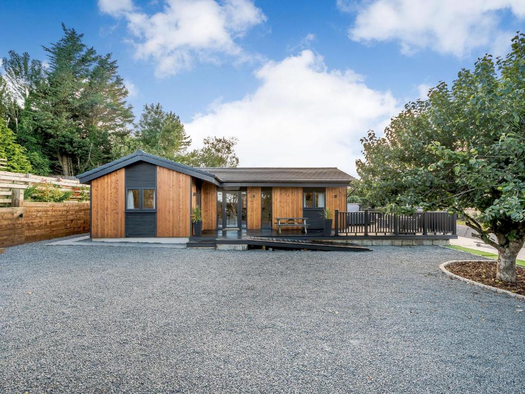 a house with a gravel driveway in front of it at Appletree Lodge in Minishant