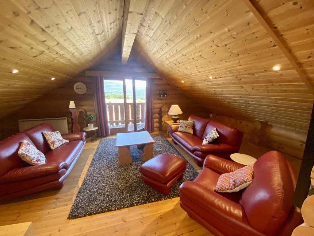 a living room with leather furniture in a log cabin at Appartement Les Angles, 4 pièces, 6 personnes - FR-1-758-11 in Les Angles