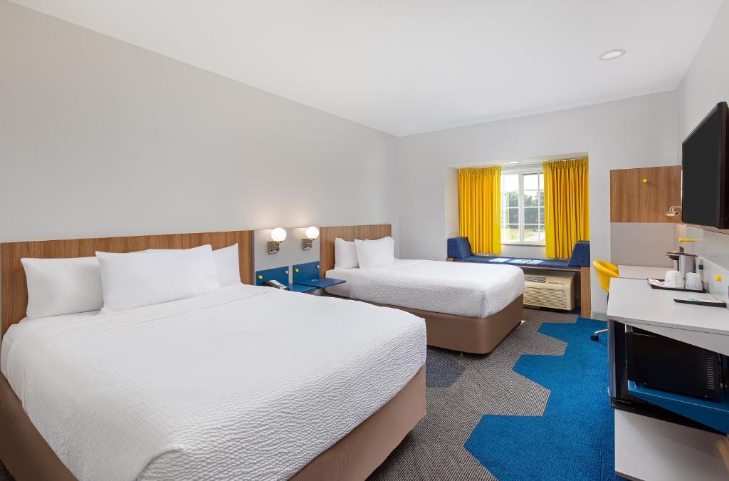 Microtel Inn & Suites Columbus North photo