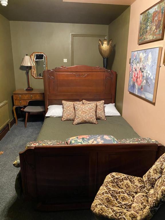 Postel nebo postele na pokoji v ubytování PAVILION ROOMS AT NO. 26