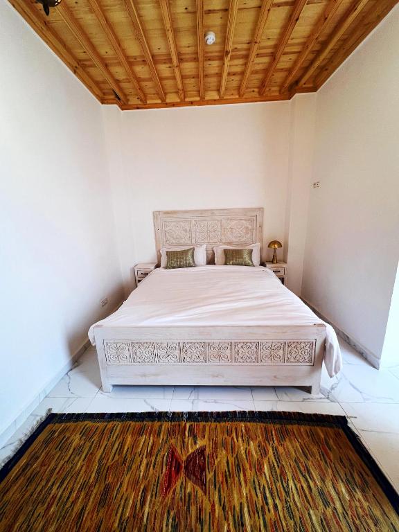 Postel nebo postele na pokoji v ubytování Riad Al Manara