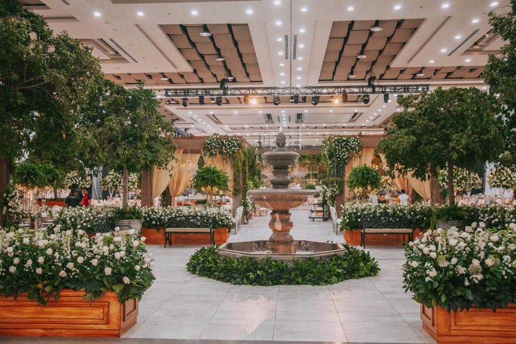 a large mall filled with flowers and a fountain at Copantl Hotel & Convention Center in San Pedro Sula