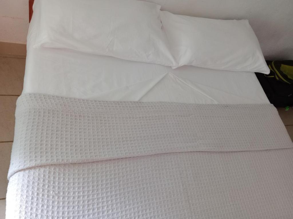 Postel nebo postele na pokoji v ubytování Kathy B Guesthouse