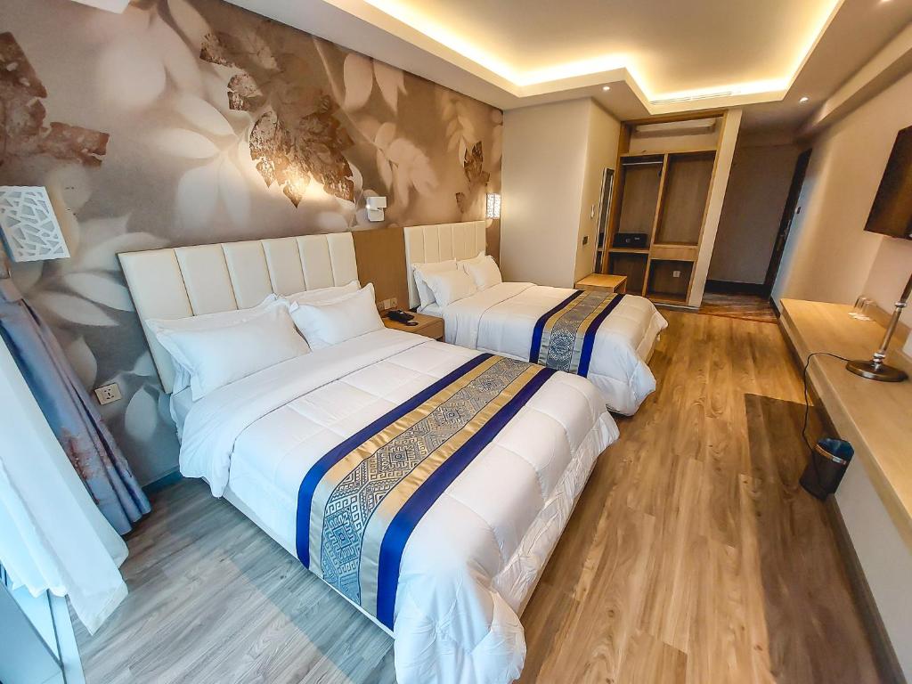 Ένα ή περισσότερα κρεβάτια σε δωμάτιο στο Gold Source Hotel