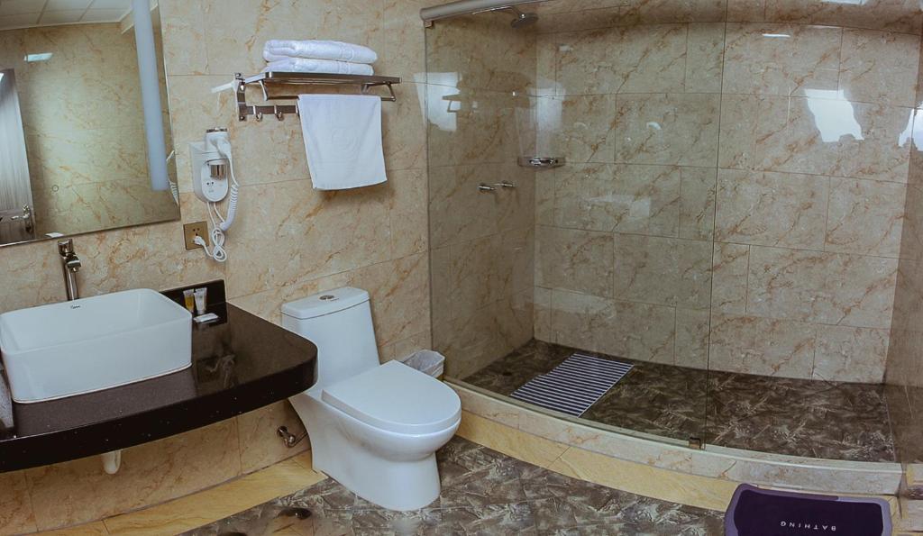 Ένα μπάνιο στο Gold Source Hotel