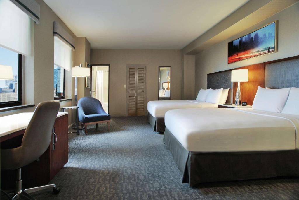 Hilton Chicago - 两张皇后床的皇后室
