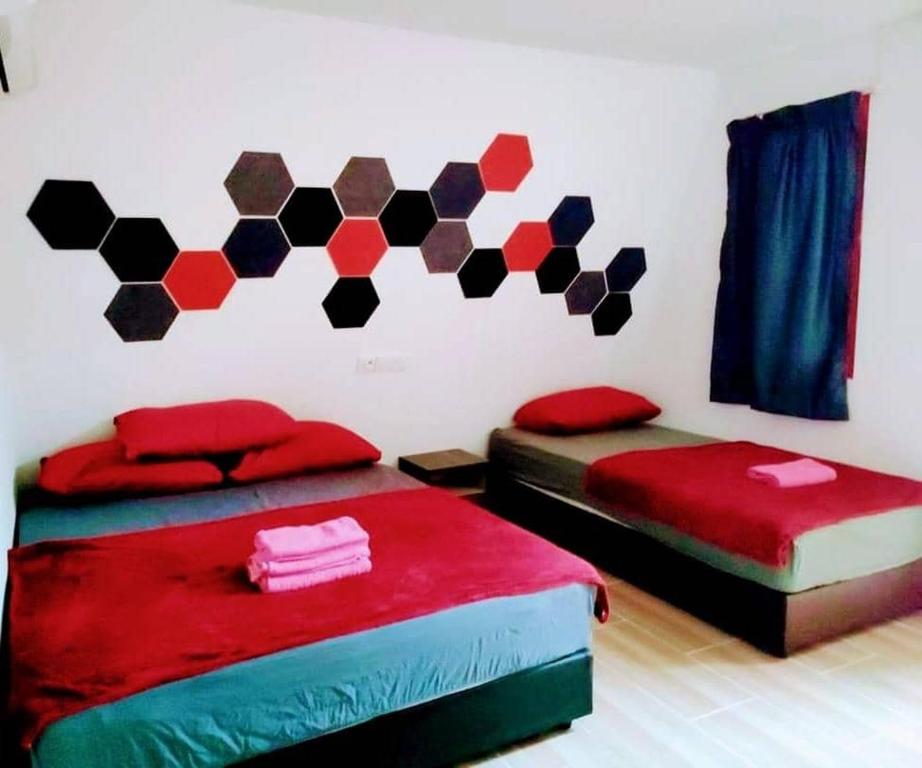 Postel nebo postele na pokoji v ubytování Red Triangle Cottage Roomstay