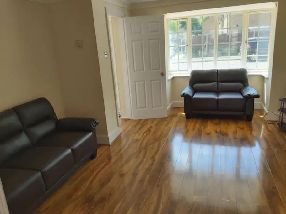 A seating area at 4 bedroom house houghton regis