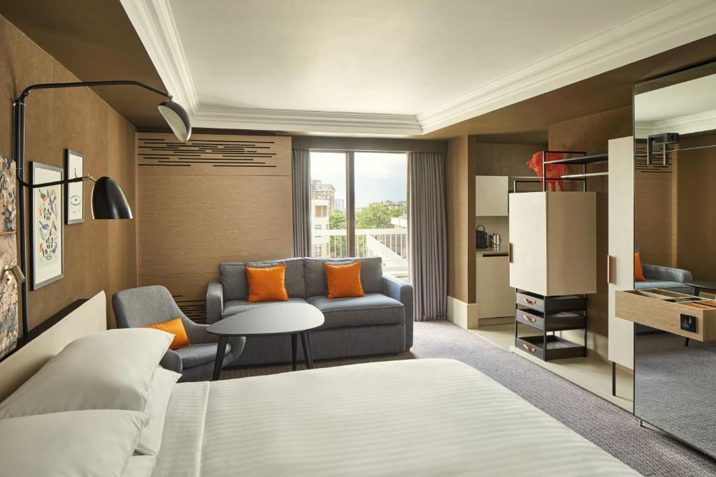 
Superior King, Larger Guest room, 1 King, Sofa bed, Balcony
