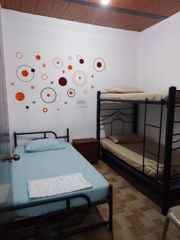 Postel nebo postele na pokoji v ubytování CÓMODO APARTAMENTO CENTRAL EN BARRIO SEMI RURAl