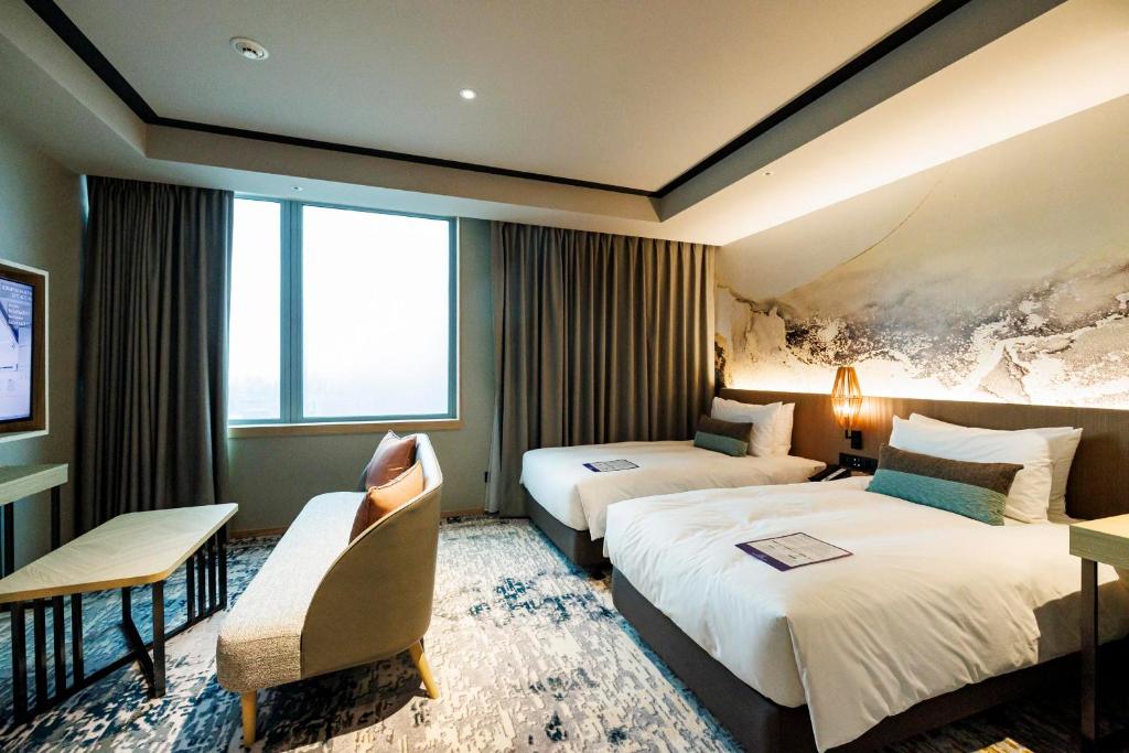 Postel nebo postele na pokoji v ubytování Solaria Nishitetsu Hotel Taipei Ximen