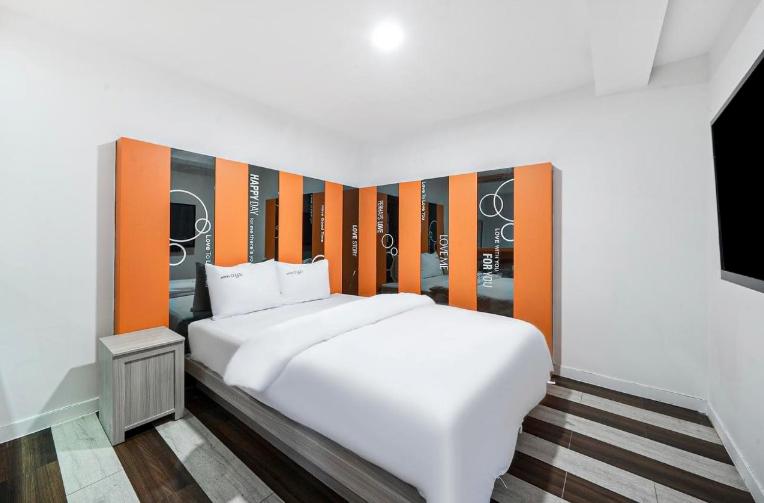 Postel nebo postele na pokoji v ubytování OU Hotel