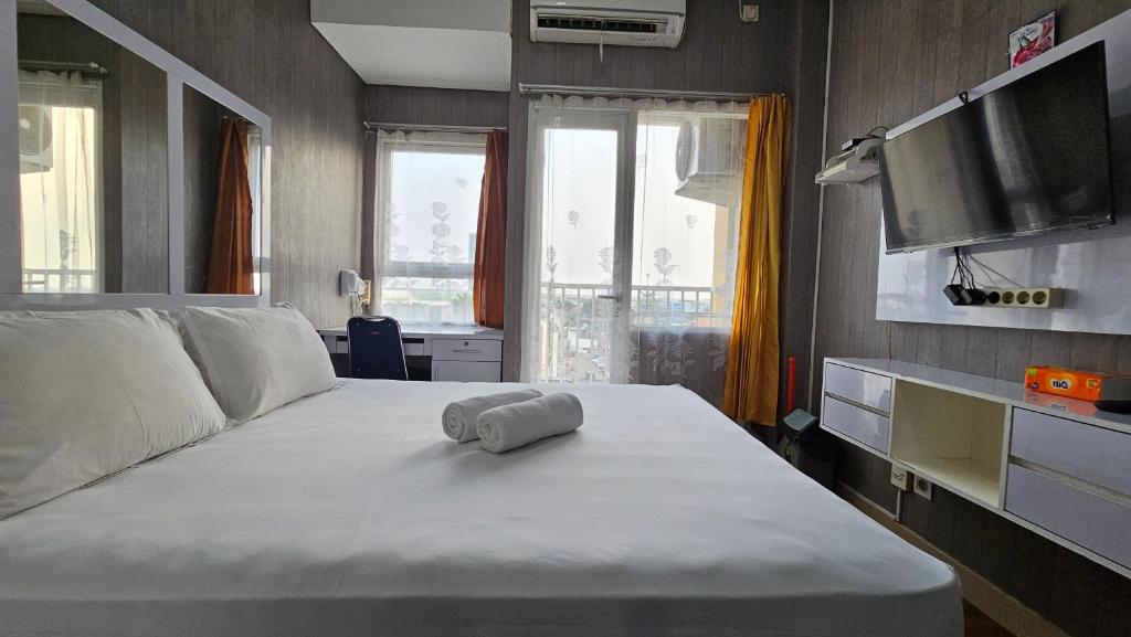 Studio5 at LRT Cikunir 1 next to Ibis Styles Jatibening -Min Stay 3 nights-