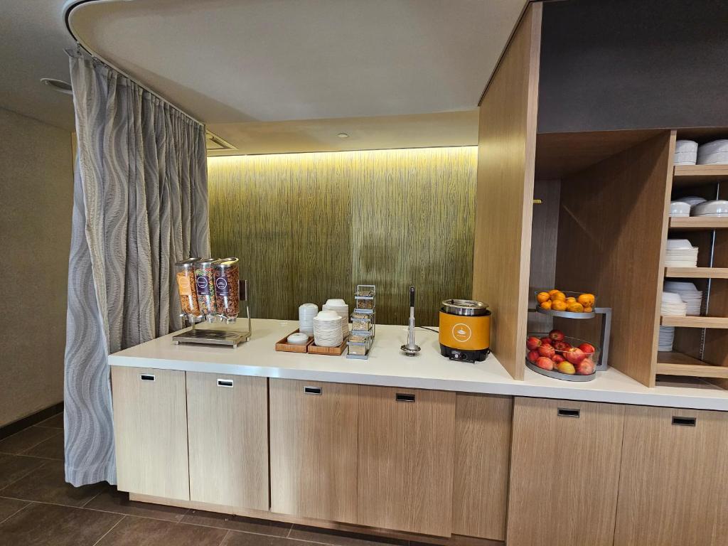Home2 Suites By Hilton Allentown Bethlehem Airport photo