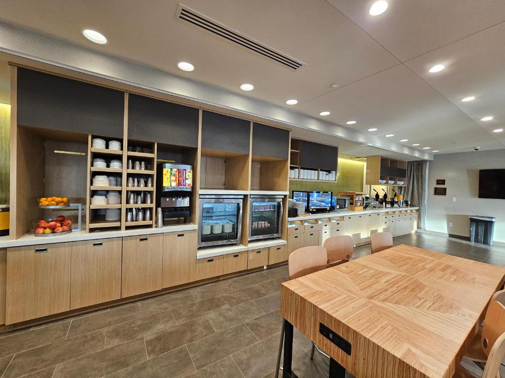Home2 Suites By Hilton Allentown Bethlehem Airport photo