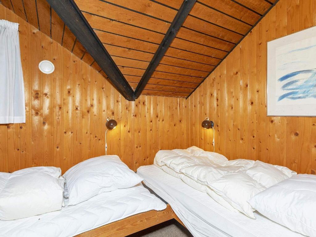 Postel nebo postele na pokoji v ubytování 8 person holiday home in Løgstør-By Traum
