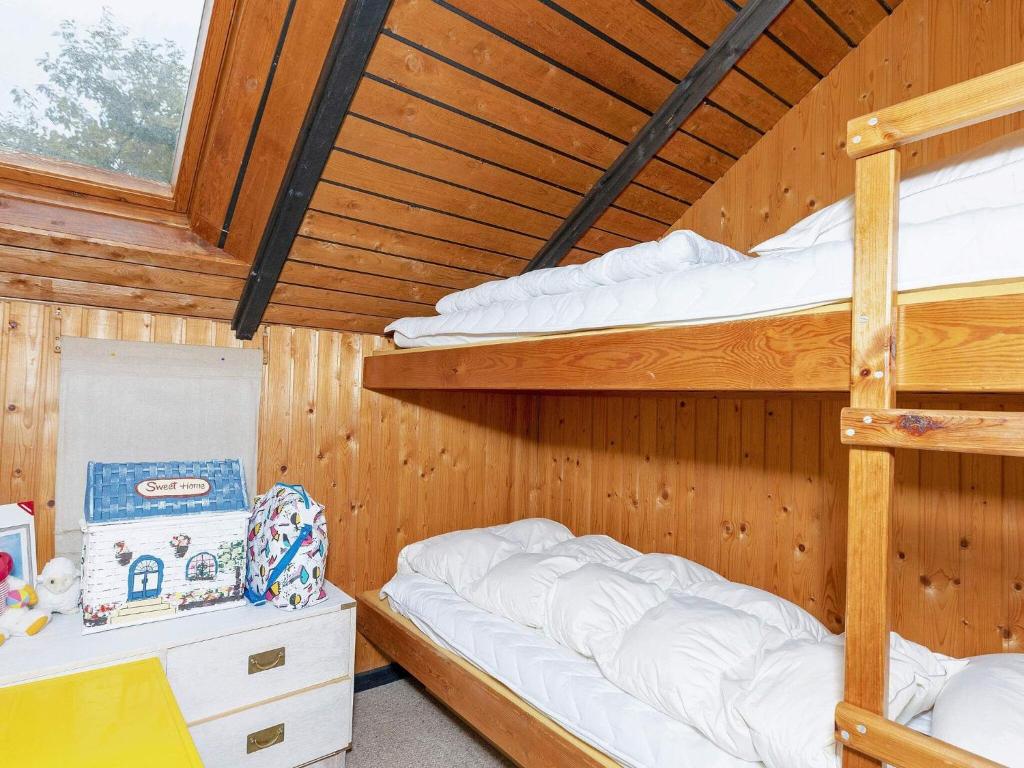 Postel nebo postele na pokoji v ubytování 8 person holiday home in Løgstør-By Traum