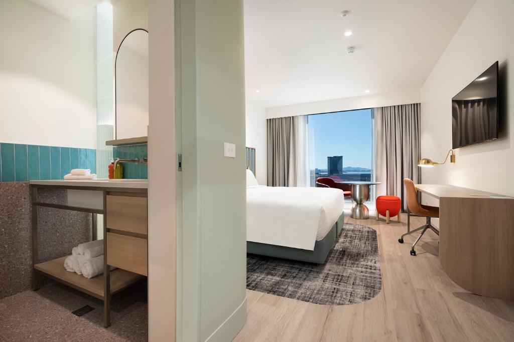 Postel nebo postele na pokoji v ubytování Holiday Inn & Suites Geelong by IHG