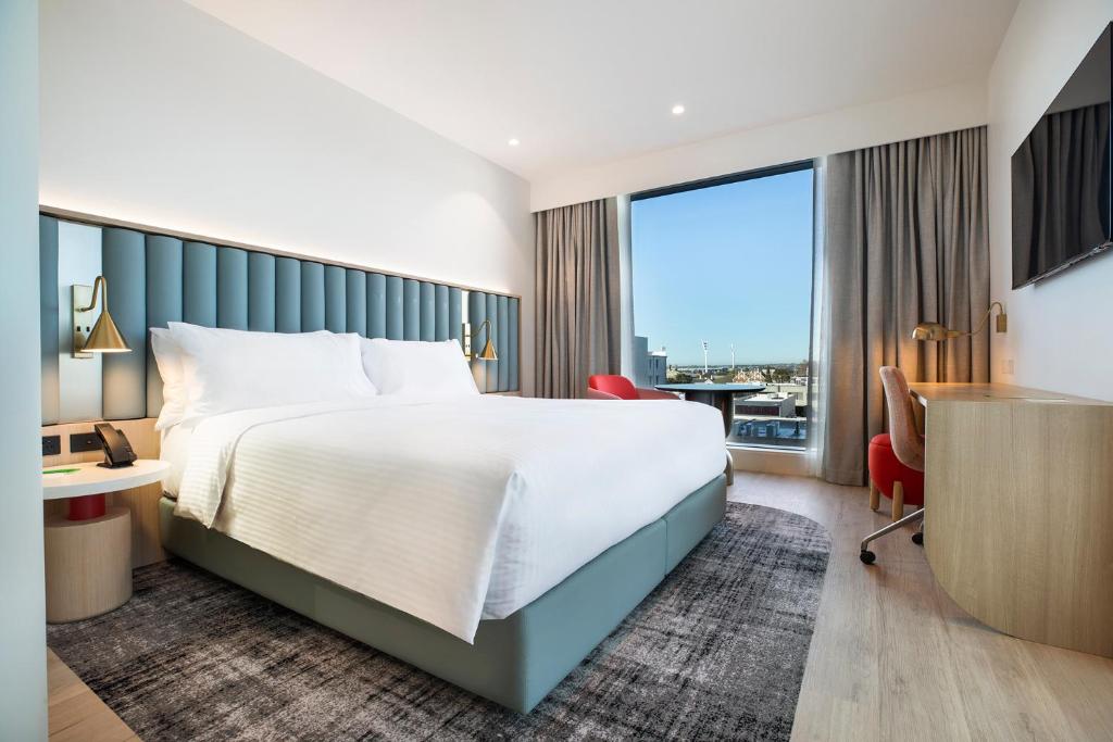 Postel nebo postele na pokoji v ubytování Holiday Inn & Suites Geelong by IHG