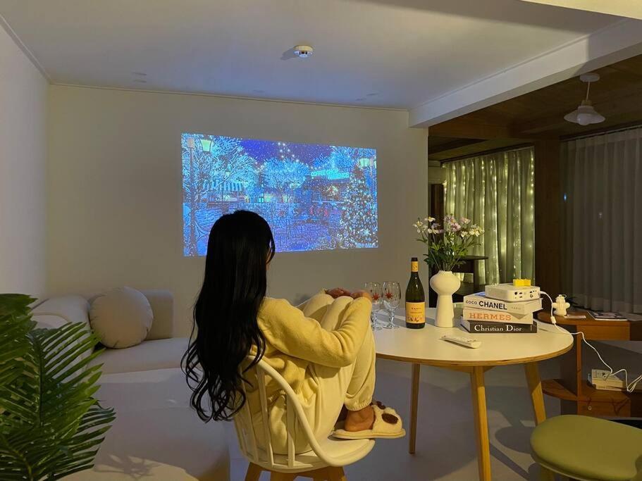 TV a/nebo společenská místnost v ubytování Onheim