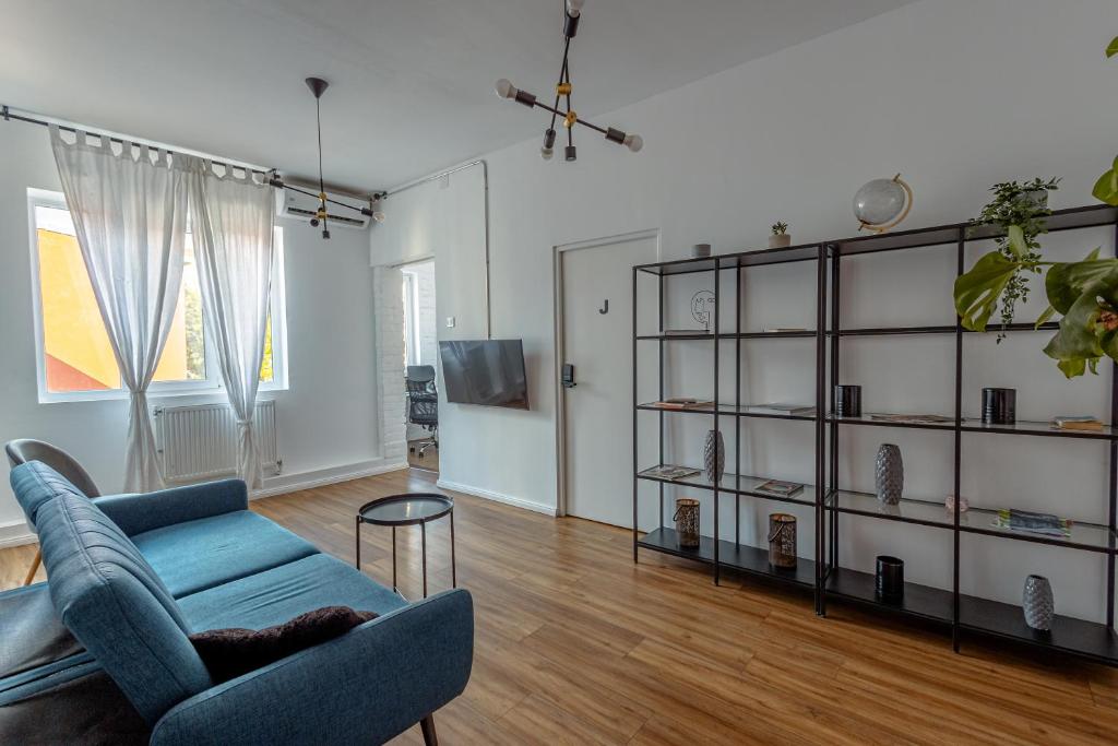 TV a/nebo společenská místnost v ubytování First Hostel Bucur 21
