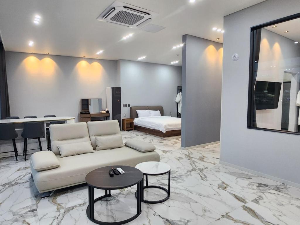 Posezení v ubytování Suite Stay Yeosu
