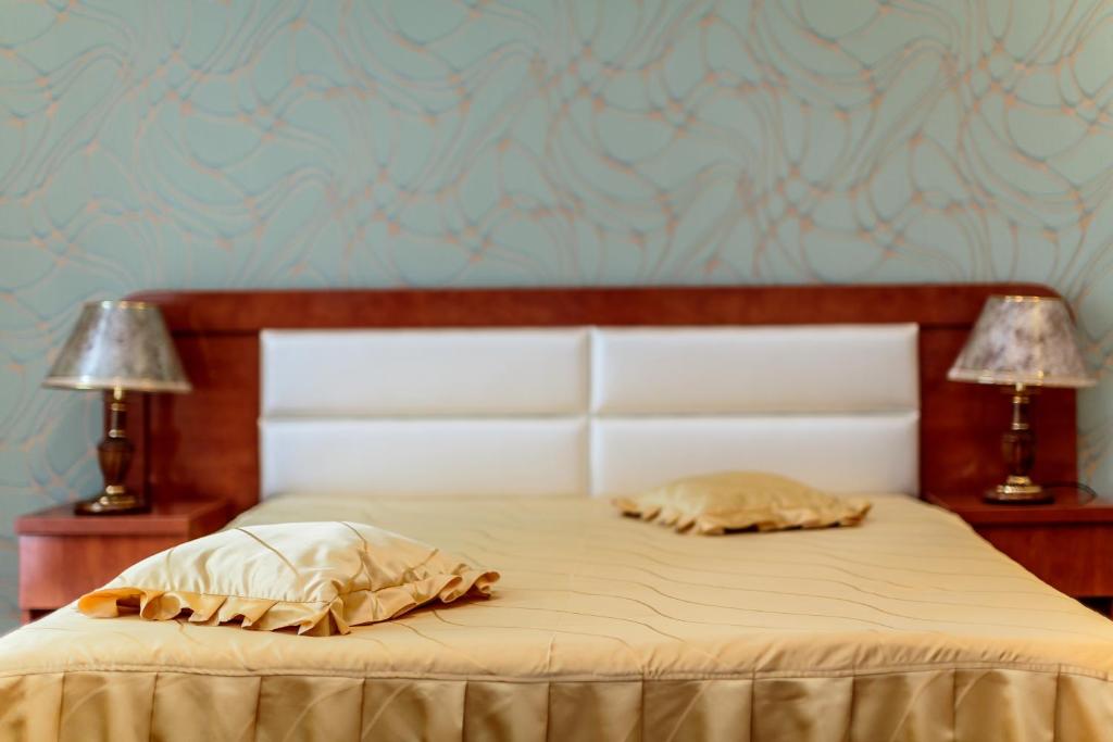 Postel nebo postele na pokoji v ubytování Hotel Amphitryon