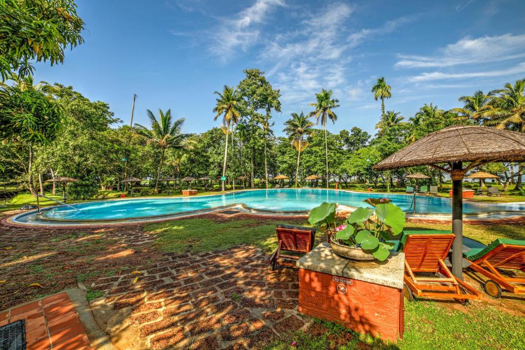 Bazén v ubytování Coconut Lagoon Kumarakom - A CGH Earth Experience nebo v jeho okolí