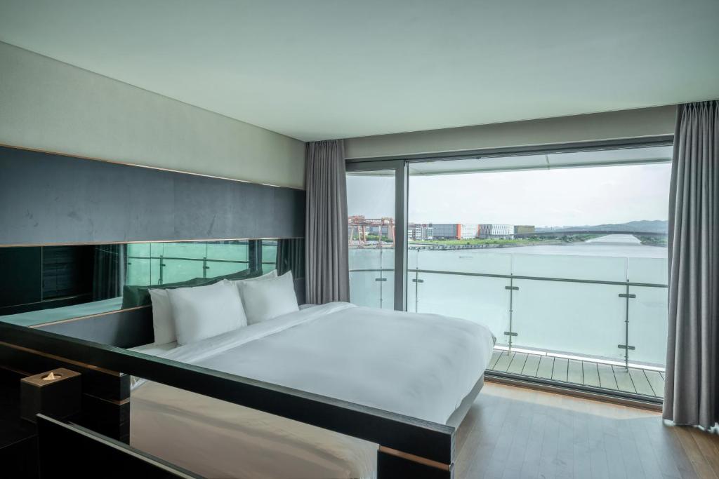 Hotel Marinabay Seoul - Camera King Marina Suite + Piscina